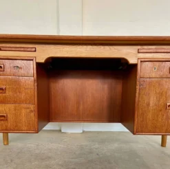 Vintage Danish desk in teak and oak by Børge Mogensen for Søborg Møbelfabrik, 1960s.