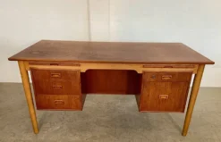 Vintage Danish desk in teak and oak by Børge Mogensen for Søborg Møbelfabrik, 1960s.