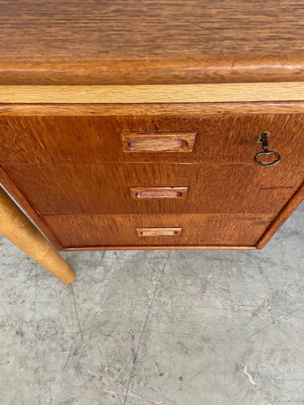 Vintage Danish desk in teak and oak by Børge Mogensen for Søborg Møbelfabrik, 1960s.