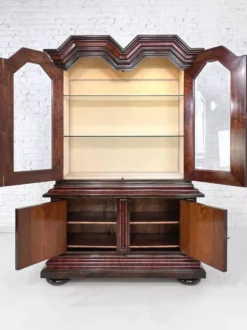 Vitrine ancienne en bois, verre biseauté et velours