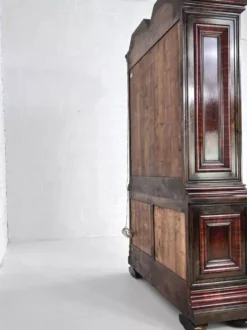 Vitrine ancienne en bois, verre biseauté et velours