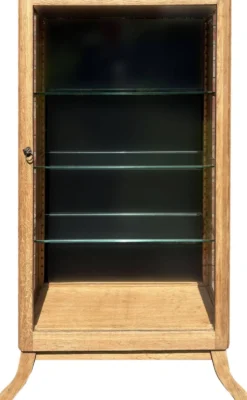 Vitrine ancienne en chêne massif restaurée, fond noir, étagères en verre