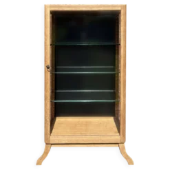 Vitrine ancienne en chêne massif restaurée, fond noir, étagères en verre