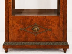 Vitrine ancienne en loupe d’orme et bronzés dorés - Style Napoléon III