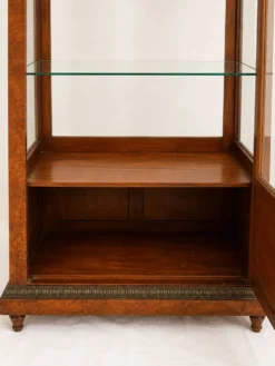 Vitrine ancienne en loupe d’orme et bronzés dorés - Style Napoléon III