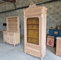 Vitrine ancienne néo-Louis XVI aérogommée