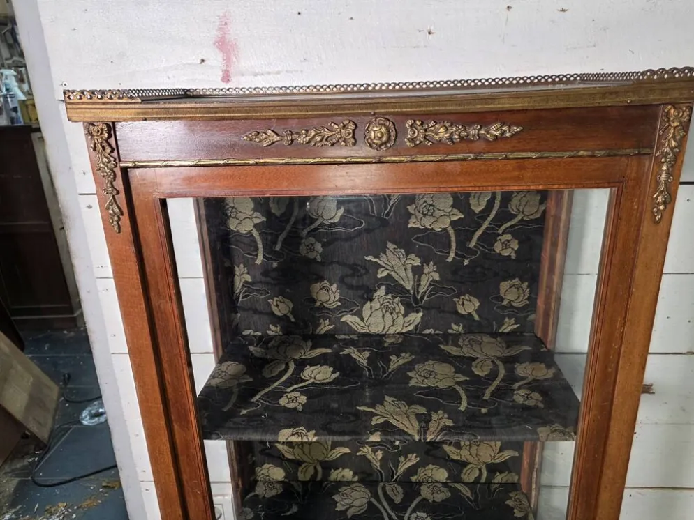 Vitrine ancienne style transition Louis XV-Louis XVI en Acajou