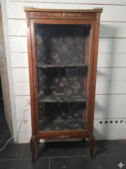 Vitrine ancienne style transition Louis XV-Louis XVI en Acajou