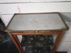 Vitrine ancienne style transition Louis XV-Louis XVI en Acajou