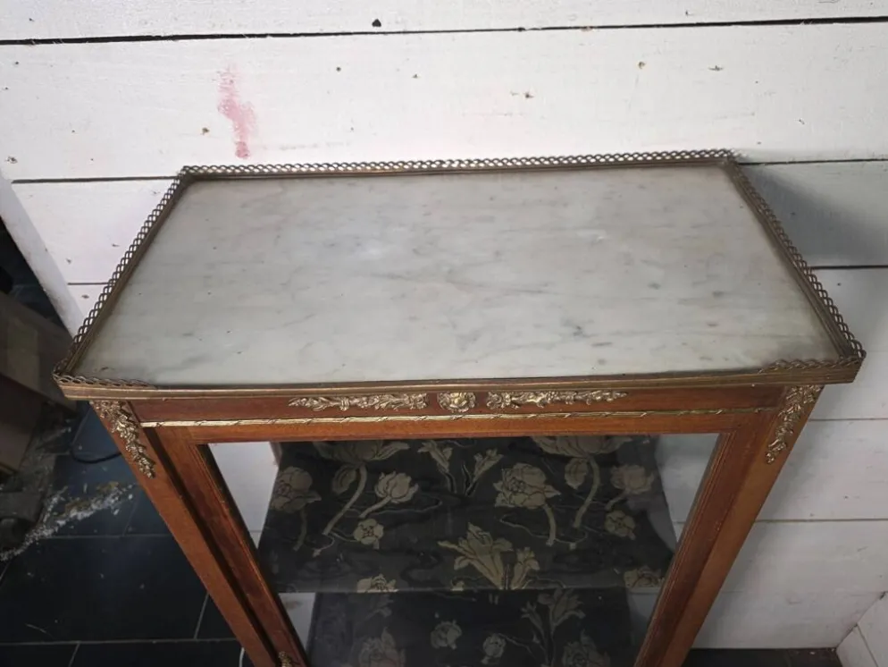 Vitrine ancienne style transition Louis XV-Louis XVI en Acajou