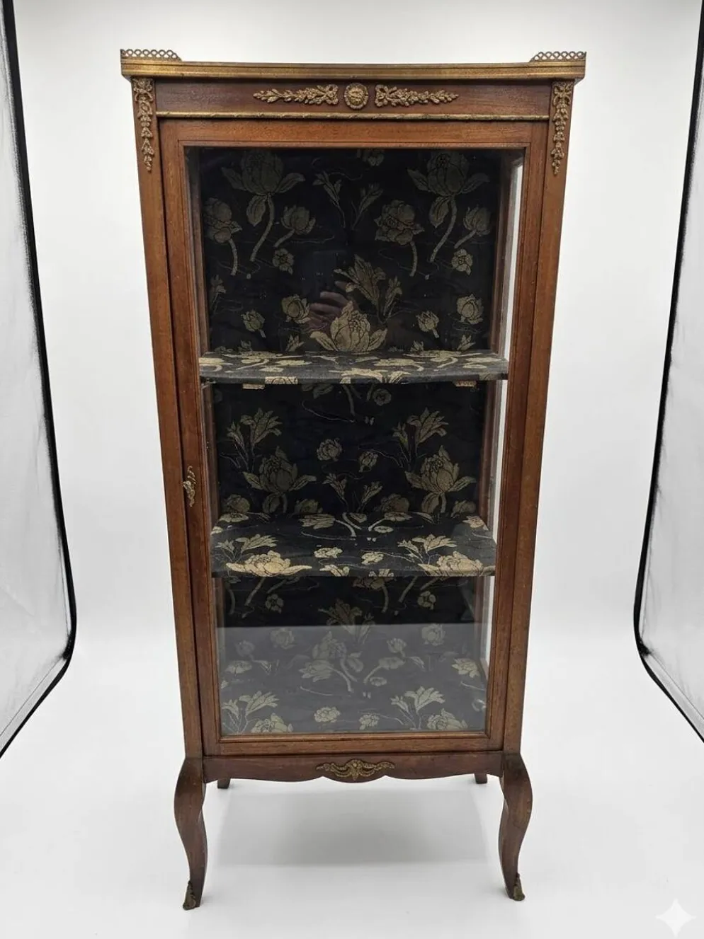 Vitrine ancienne style transition Louis XV-Louis XVI en Acajou