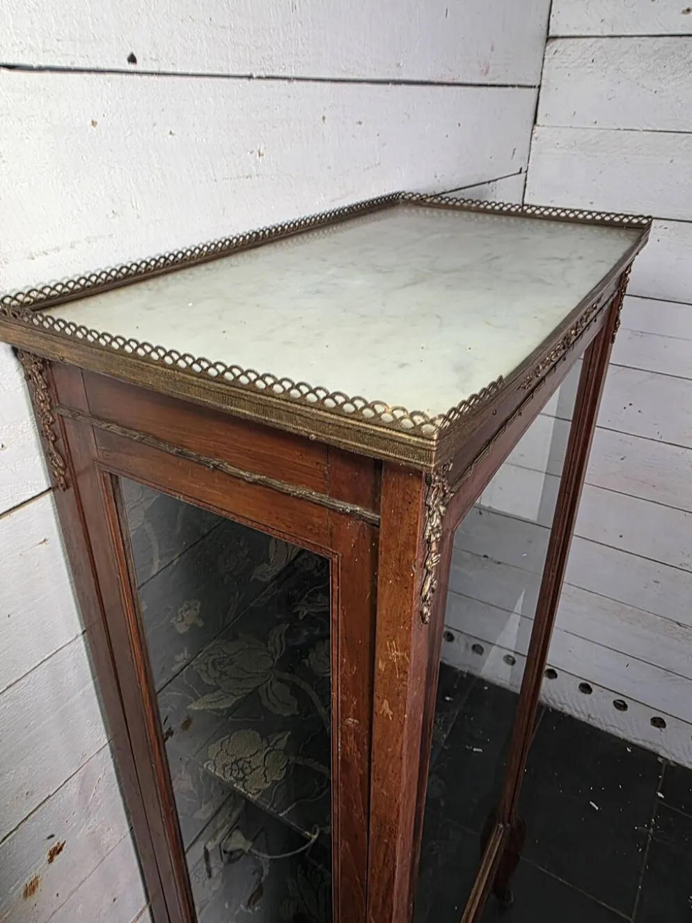 Vitrine ancienne style transition Louis XV-Louis XVI en Acajou