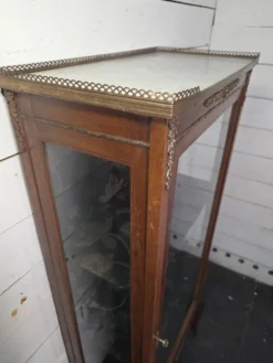 Vitrine ancienne style transition Louis XV-Louis XVI en Acajou