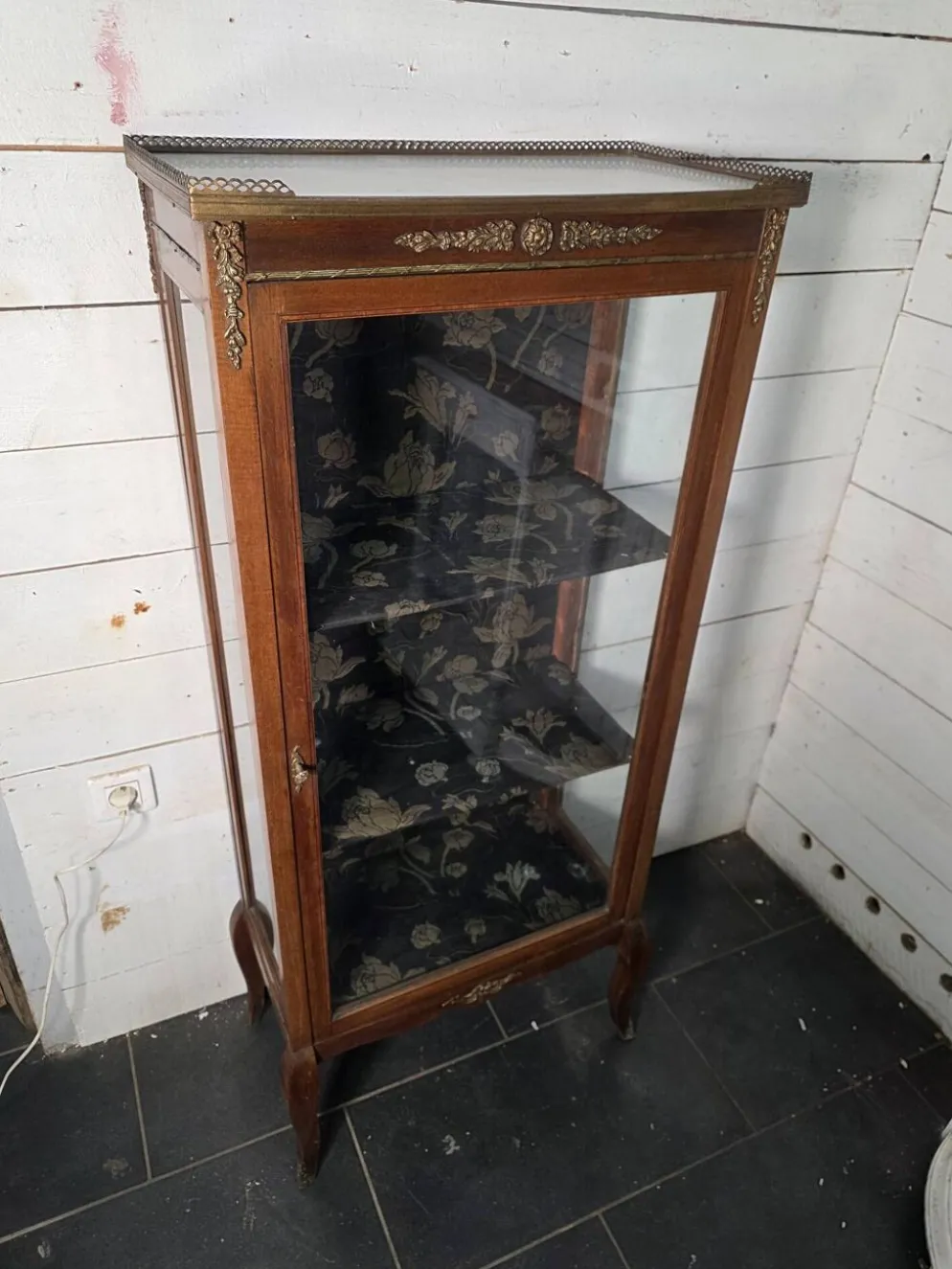 Vitrine ancienne style transition Louis XV-Louis XVI en Acajou