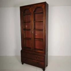 Vitrine anglaise de la fin du 19e siècle avec portes vitrées et tiroirs