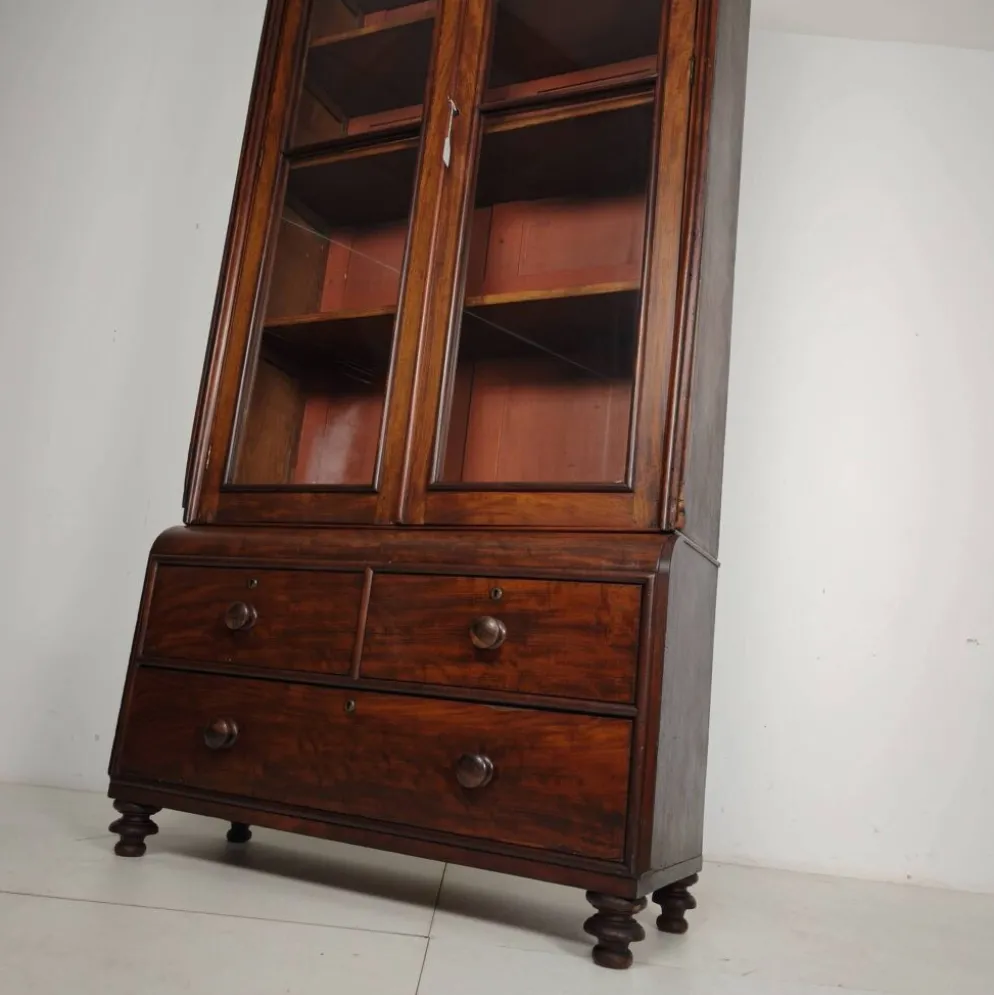 Vitrine anglaise de la fin du 19e siècle avec portes vitrées et tiroirs