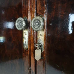 Vitrine anglaise de la fin du 19e siècle avec portes vitrées et tiroirs