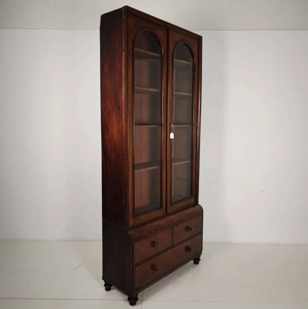 Vitrine anglaise de la fin du 19e siècle avec portes vitrées et tiroirs