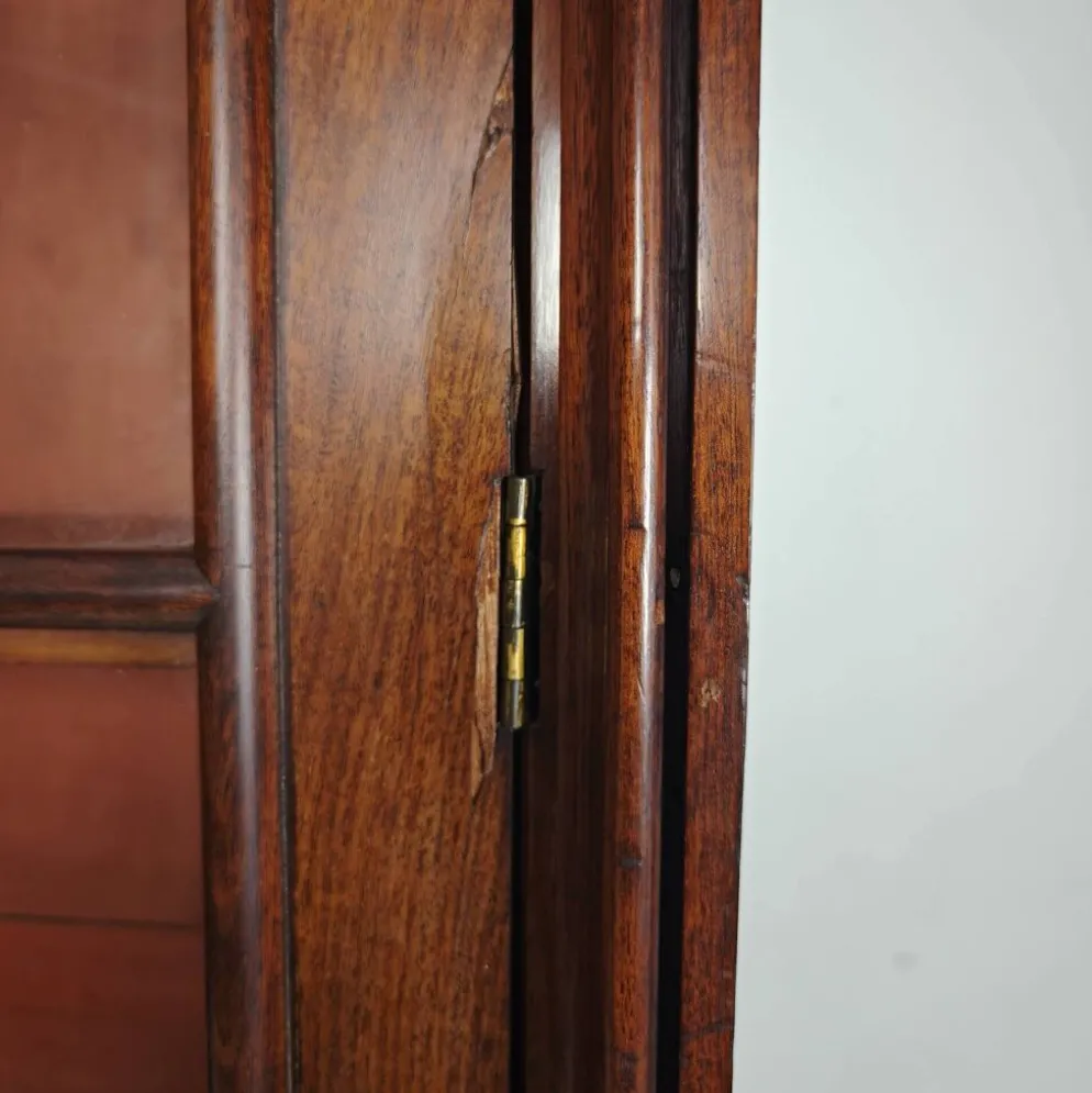 Vitrine anglaise de la fin du 19e siècle avec portes vitrées et tiroirs