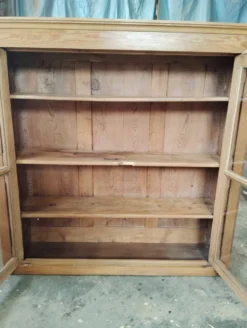 Vitrine anglaise en vieux pin