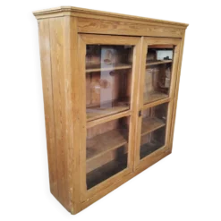 Vitrine anglaise en vieux pin