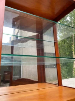 Vitrine argentier style Louis XV en merisier fond miroir & étagères Verre 9