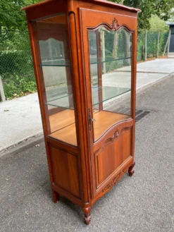 Vitrine argentier style Louis XV en merisier fond miroir & étagères Verre 9
