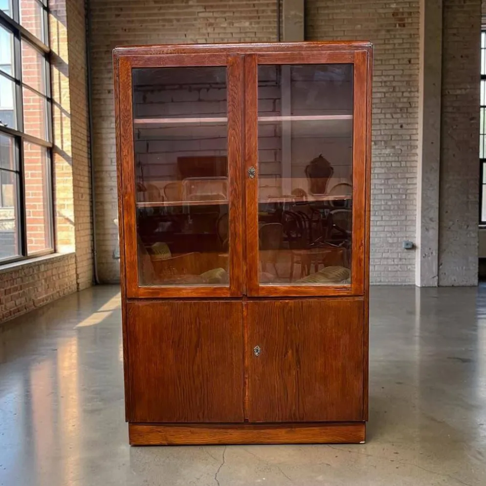 Vitrine/armoire de pharmacie/armoire de laboratoire vintage en bois peu profonde