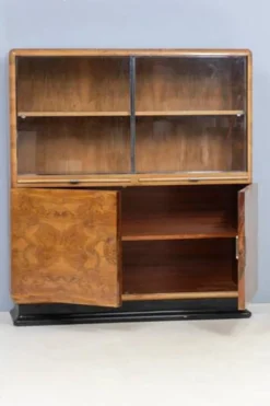 Vitrine Art Déco attribuée à Jindřich Halabala, placage de noyer, années 1930, Tchécoslovaquie