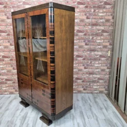 Vitrine Art Déco en noyer caucasien, ébène de Macassar et chêne, vers 1928-34