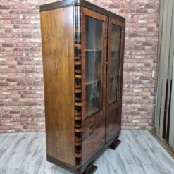 Vitrine Art Déco en noyer caucasien, ébène de Macassar et chêne, vers 1928-34