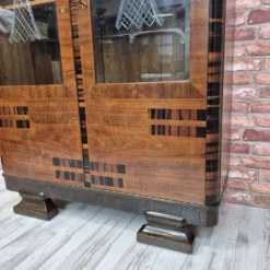 Vitrine Art Déco en noyer caucasien, ébène de Macassar et chêne, vers 1928-34
