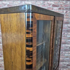 Vitrine Art Déco en noyer caucasien, ébène de Macassar et chêne, vers 1928-34
