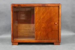 Vitrine Art Déco à portes coulissantes, Tchécoslovaquie, années 1940