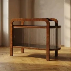 Vitrine Art Déco vintage avec cadre en bois courbé et portes en verre, 65 × 82 × 39 cm