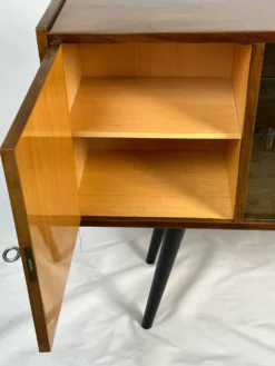 Vitrine bar polonaise vintage en placage de noyer – années 60