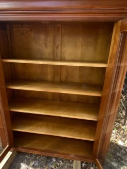 Vitrine/bibliothèque en bois massif années 70