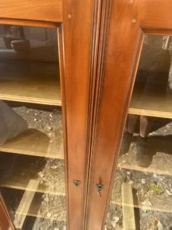 Vitrine/bibliothèque en bois massif années 70