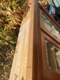 Vitrine/bibliothèque en bois massif années 70
