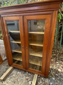 Vitrine/bibliothèque en bois massif années 70