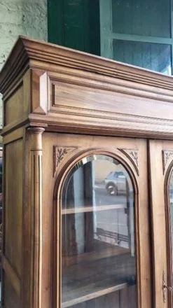 Vitrine bibliothèque 2 portes en noyer avec vitres biseautées du XIXème siècle