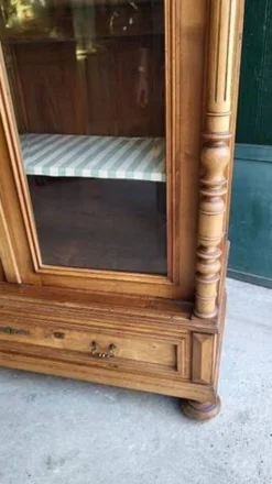 Vitrine bibliothèque 2 portes en noyer avec vitres biseautées du XIXème siècle