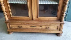 Vitrine bibliothèque 2 portes en noyer avec vitres biseautées du XIXème siècle
