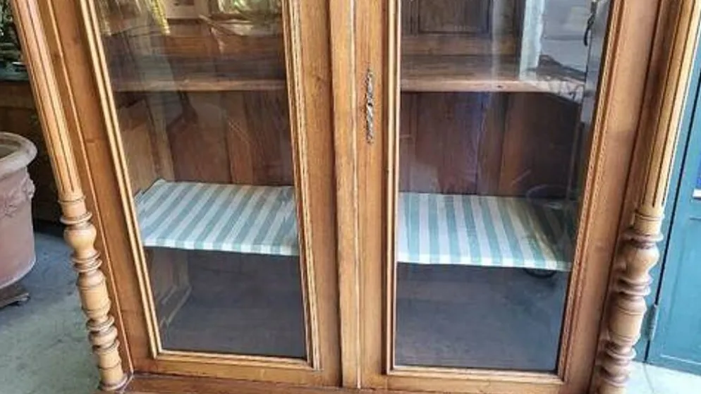 Vitrine bibliothèque 2 portes en noyer avec vitres biseautées du XIXème siècle