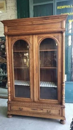 Vitrine bibliothèque 2 portes en noyer avec vitres biseautées du XIXème siècle