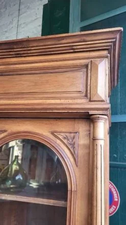 Vitrine bibliothèque 2 portes en noyer avec vitres biseautées du XIXème siècle
