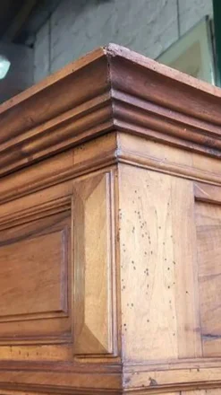 Vitrine bibliothèque 2 portes en noyer avec vitres biseautées du XIXème siècle