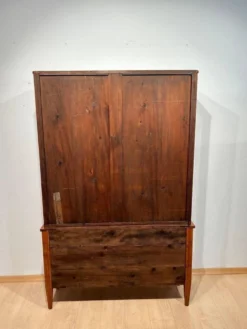 Vitrine Biedermeier en bois de cerisier, sud de l'Allemagne, 1830