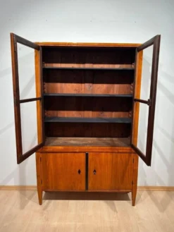 Vitrine Biedermeier en bois de cerisier, sud de l'Allemagne, 1830
