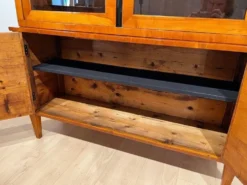 Vitrine Biedermeier en bois de cerisier, sud de l'Allemagne, 1830